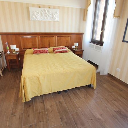 Area Sacra Relais Bed & Breakfast Rome Room photo