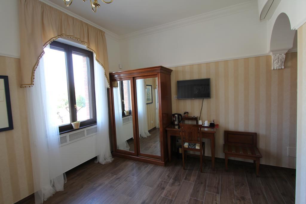 Area Sacra Relais Bed & Breakfast Rome Room photo