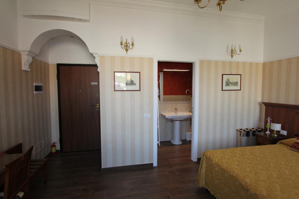 Area Sacra Relais Bed & Breakfast Rome Room photo